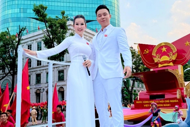 Nam ca sĩ gánh nợ 28 tỷ cho mẹ, bị chủ nợ đến tận nhà chém đòi tiền, đổi đời sau ca khúc ở Đại lễ A50