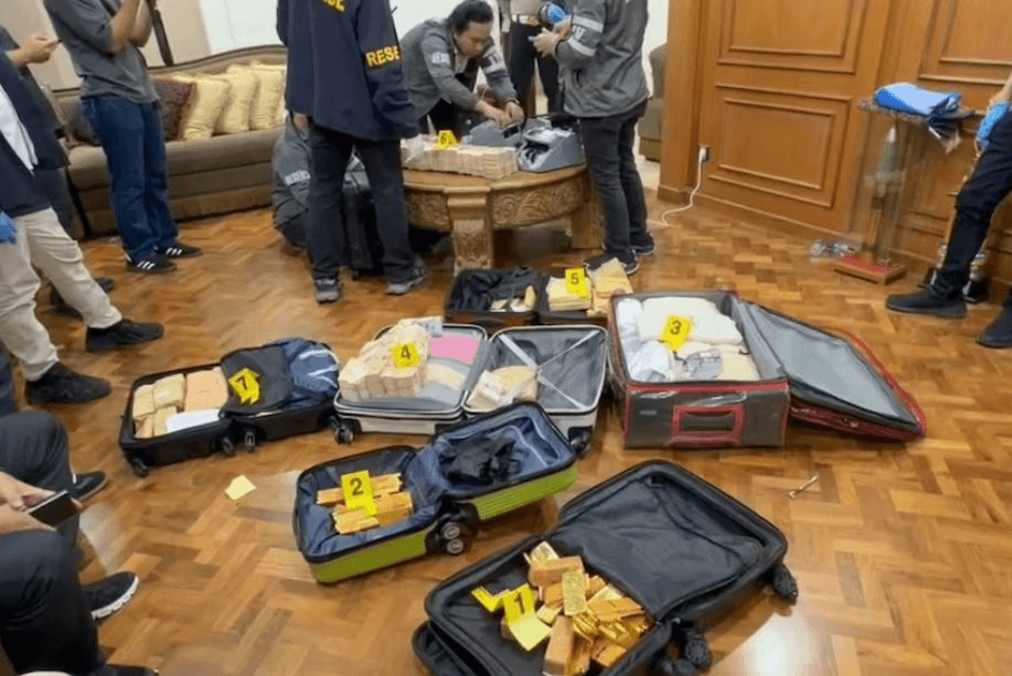 Tịch thu 7 vali chứa 74 kg vàng trị giá 370 tỷ đồng và 750 tỷ tiền mặt trong biệt thự hạng sang - Ảnh 2. Tịch thu 7 vali chứa 74 kg vàng trị giá 370 tỷ đồng và 750 tỷ tiền mặt trong biệt thự hạng sang - Ảnh 2.