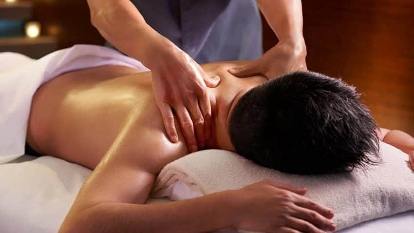 Mâu thuẫn tiền massage, khách ném gạch khiến chủ tiệm sống thực vật
