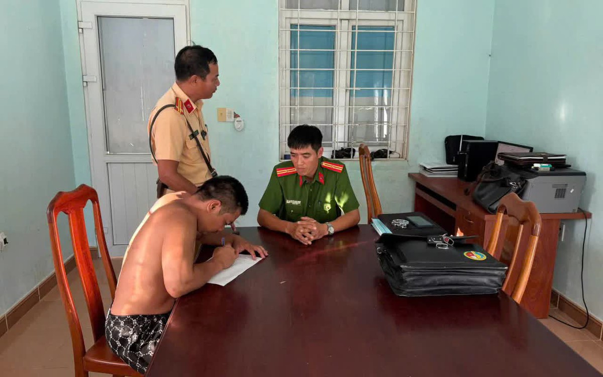 Phạt 35 triệu đồng tài xế nồng độ cồn vượt khung lái xe khách “loạng choạng” trên QL24