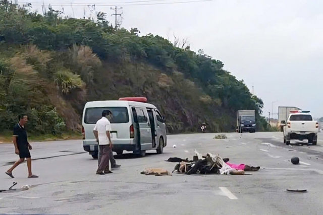 Tìm thấy nhiều món đồ khả nghi vụ 2 người và 7 con chó tử vong sau va chạm với xe khách ở Hà Tĩnh