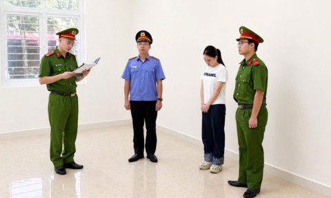 Kiểm tra nhà, bắt tạm giam Phạm Thị Huyền SN 1998