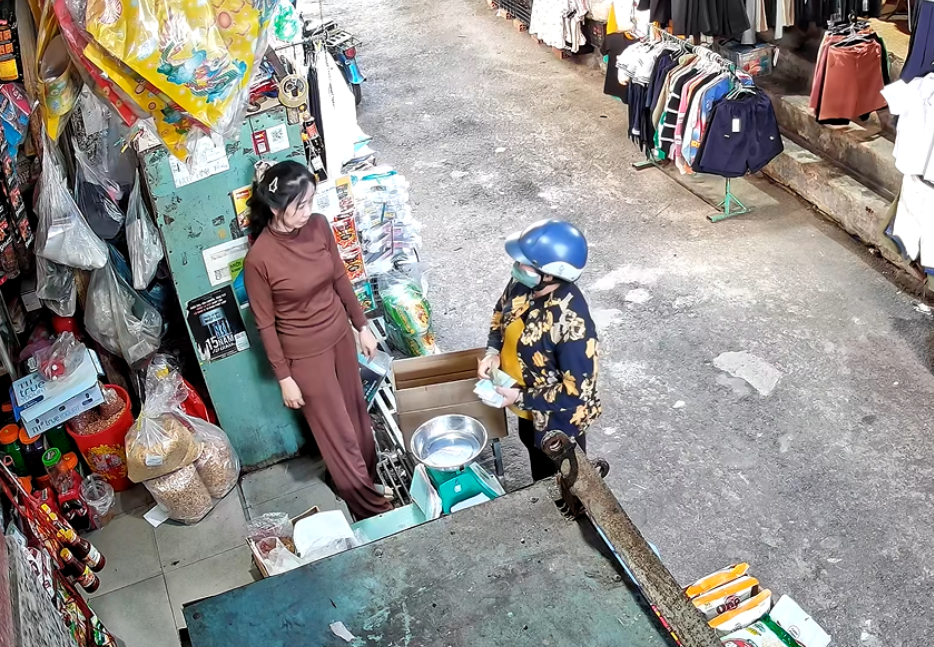 TP.HCM: Quay lại trả nợ sau nhiều năm, người phụ nữ sững sờ trước câu nói của con gái chủ nợ