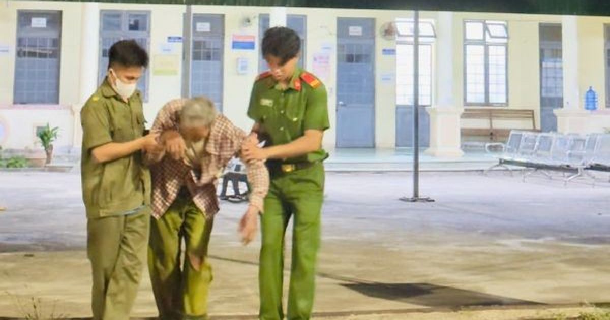 Quảng Ngãi: Cụ ông 78 tuổi mệt lả bên lề Quốc lộ 1A giữa đêm khuya, điều xảy ra sau đó khiến nhiều người xúc động