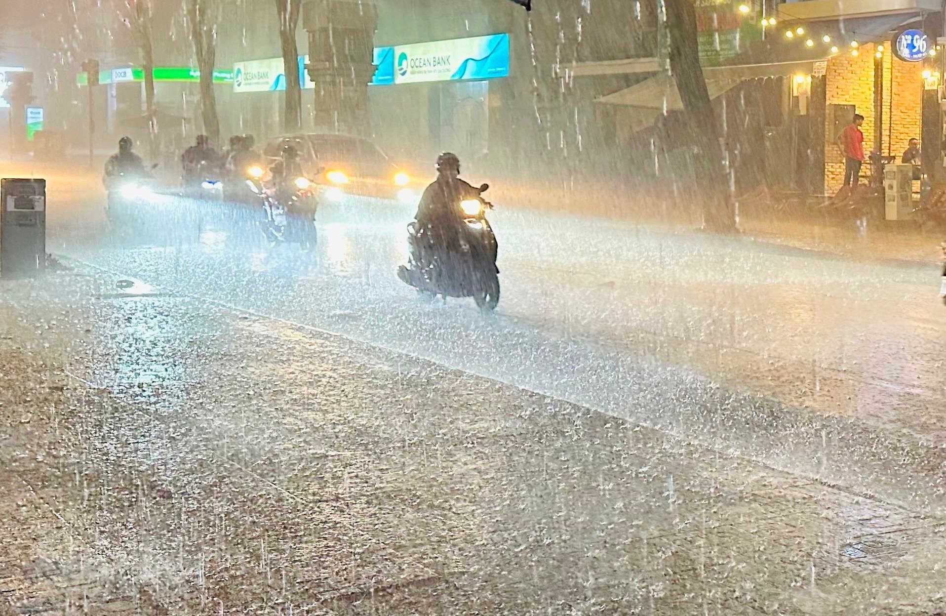 Thời tiết ngày 5/8/2026: Miền Bắc đón mưa lớn dồn dập, Biển Đông đối mặt nguy cơ đón bão mới