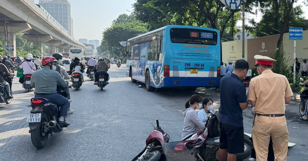 Va chạm với xe buýt, một cháu bé tử vong tại chỗ