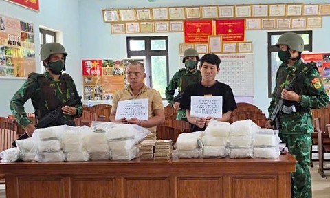 Quảng Ngãi: Chặn bắt xe bán tải, thu giữ hơn 28,5kg ma túy