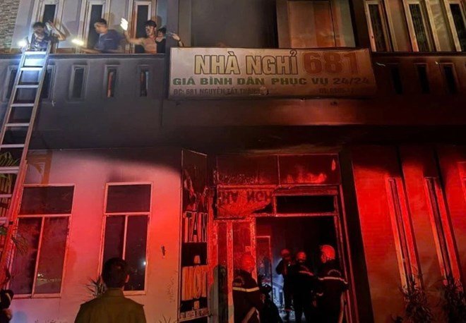 Cháy nhà nghỉ ở Đà Nẵng lúc rạng sáng, 28 người mắc kẹt giữa khói độc