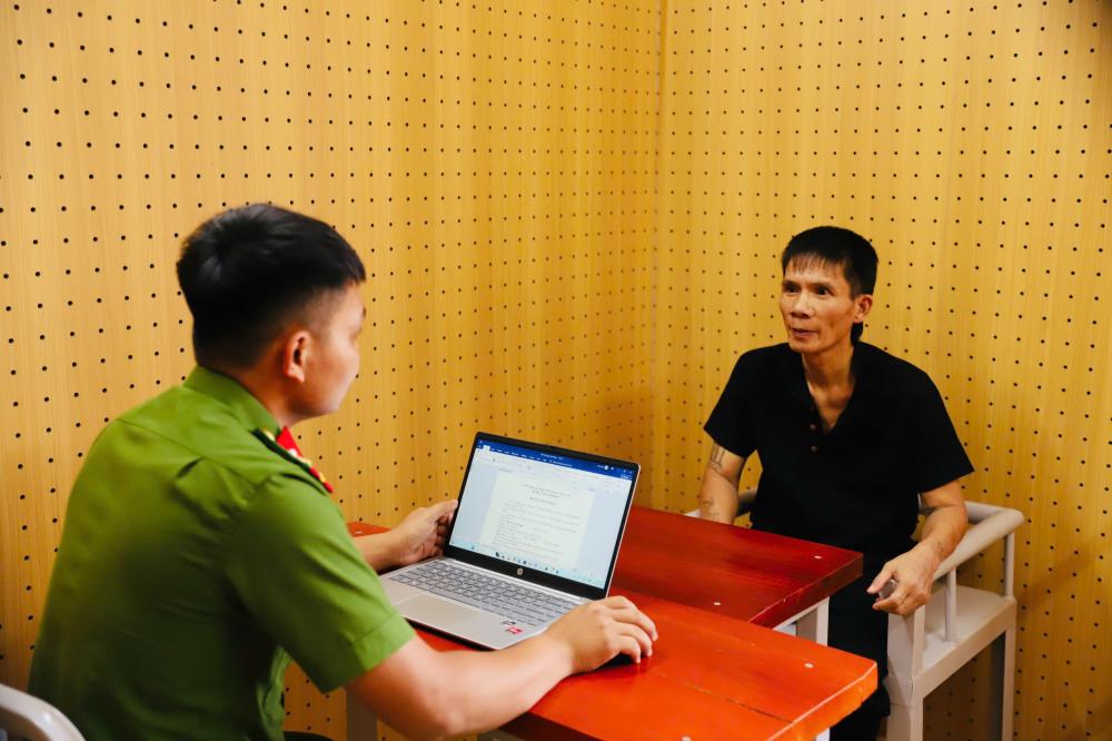 Nhiều tổ công tác đồng loạt vây ráp, khám xét, bắt Nguyễn Thị Thúy SN 1982 liên quan 82 tỷ đồng - Ảnh 2.
