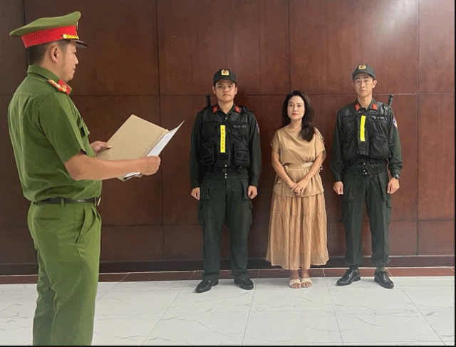 Danh tính nữ ca sĩ vừa bị Công an TPHCM khởi tố? ‘Bóc trần’ về hoạt động thu lợi bất chính số tiền lớn