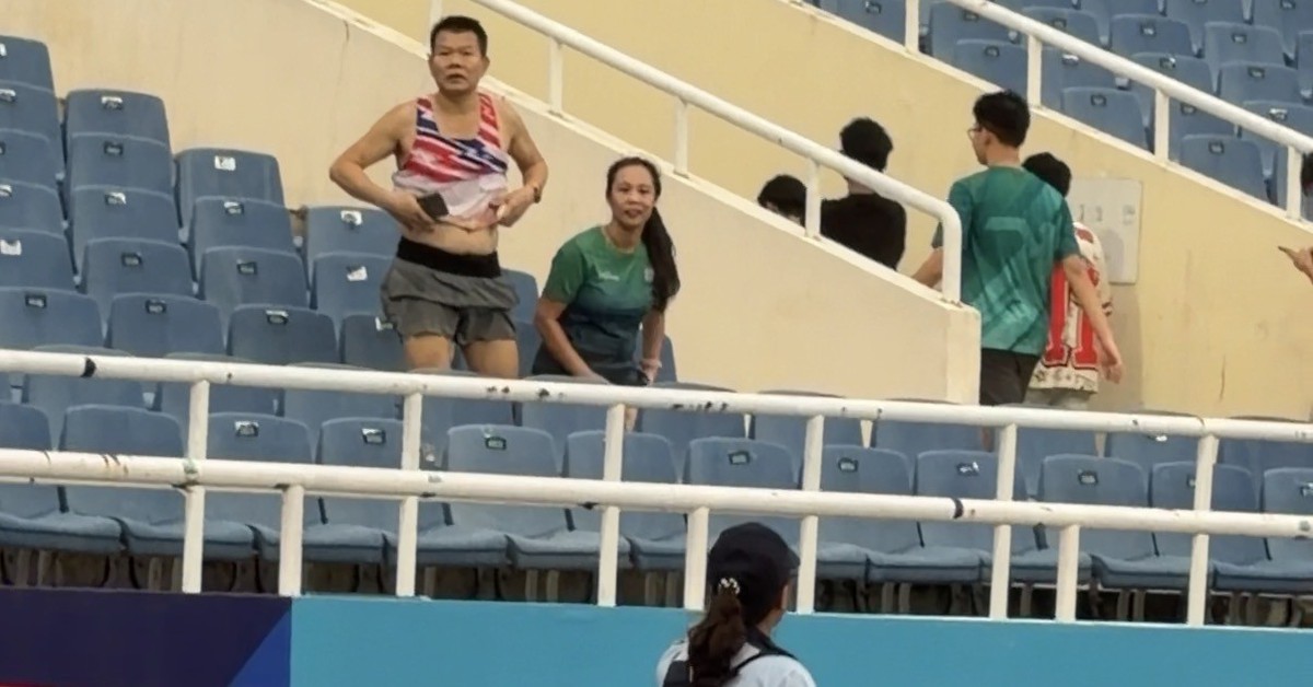 Người lạ đột nhập buổi tập của tuyển Việt Nam và Thái Lan tại sân Mỹ Đình