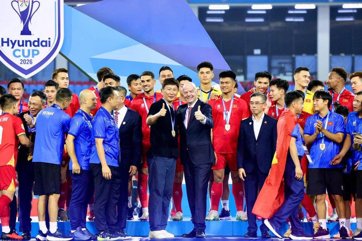 Chủ tịch FIFA nói gì khi chứng kiến tuyển Việt Nam vô địch, toàn dân đi bão?