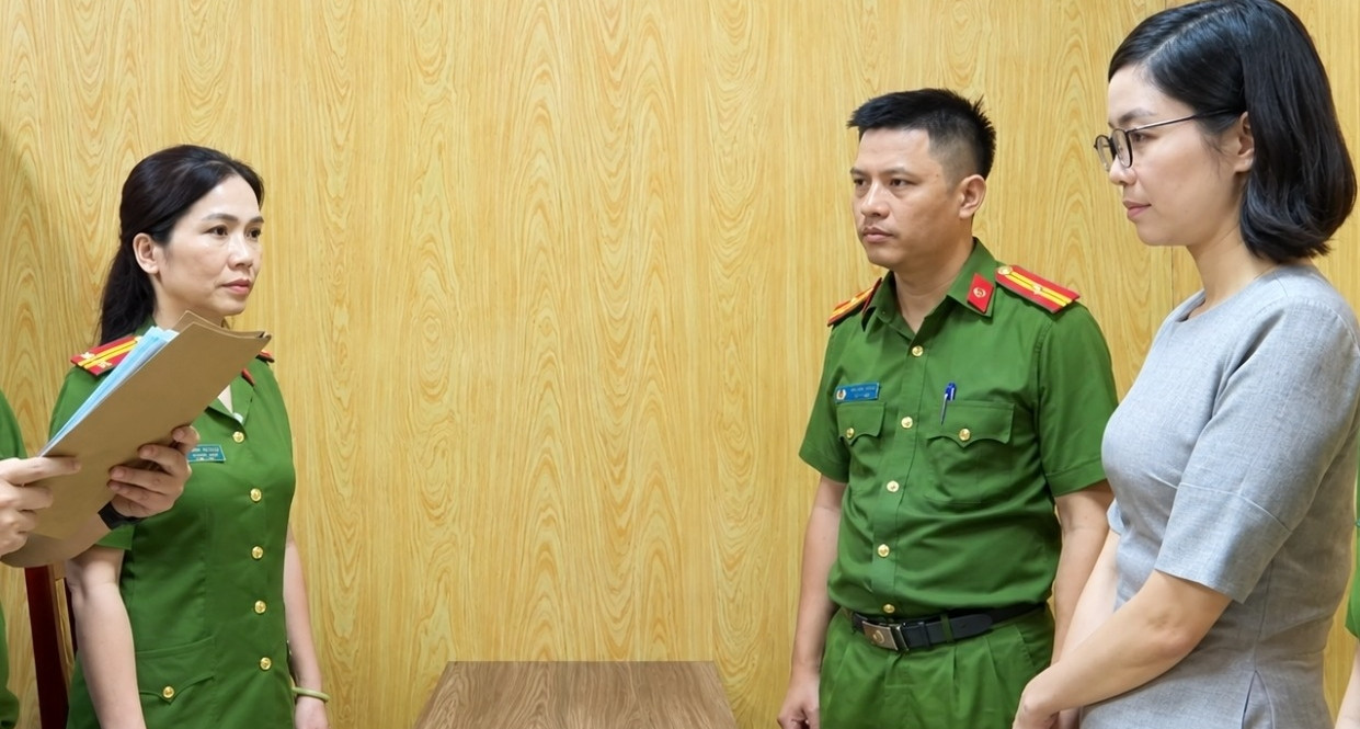 Bắt tạm giam nguyên phó giám đốc ngân hàng lập sổ tiết kiệm giả, chiếm đoạt hàng tỷ đồng