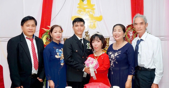 Cô gái Cần Thơ cao 1m20 nên duyên với anh chàng điển trai quê Quảng Ngãi cách nhà gần 1.000km