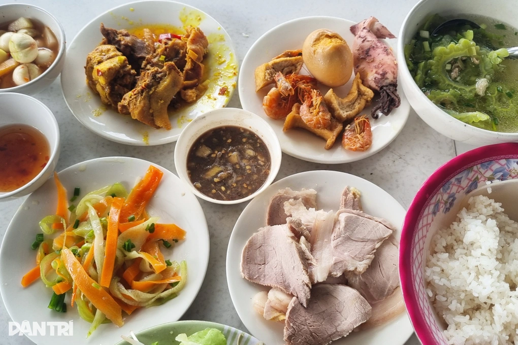 Cơ quan chức năng kiểm tra quán có phần cơm 35.000 đồng đang gây tranh cãi