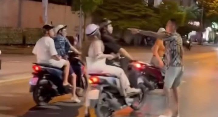 Công an vào cuộc vụ người đàn ông đi SH đỏ đấm nam thanh niên giữa đường ở Hà Nội