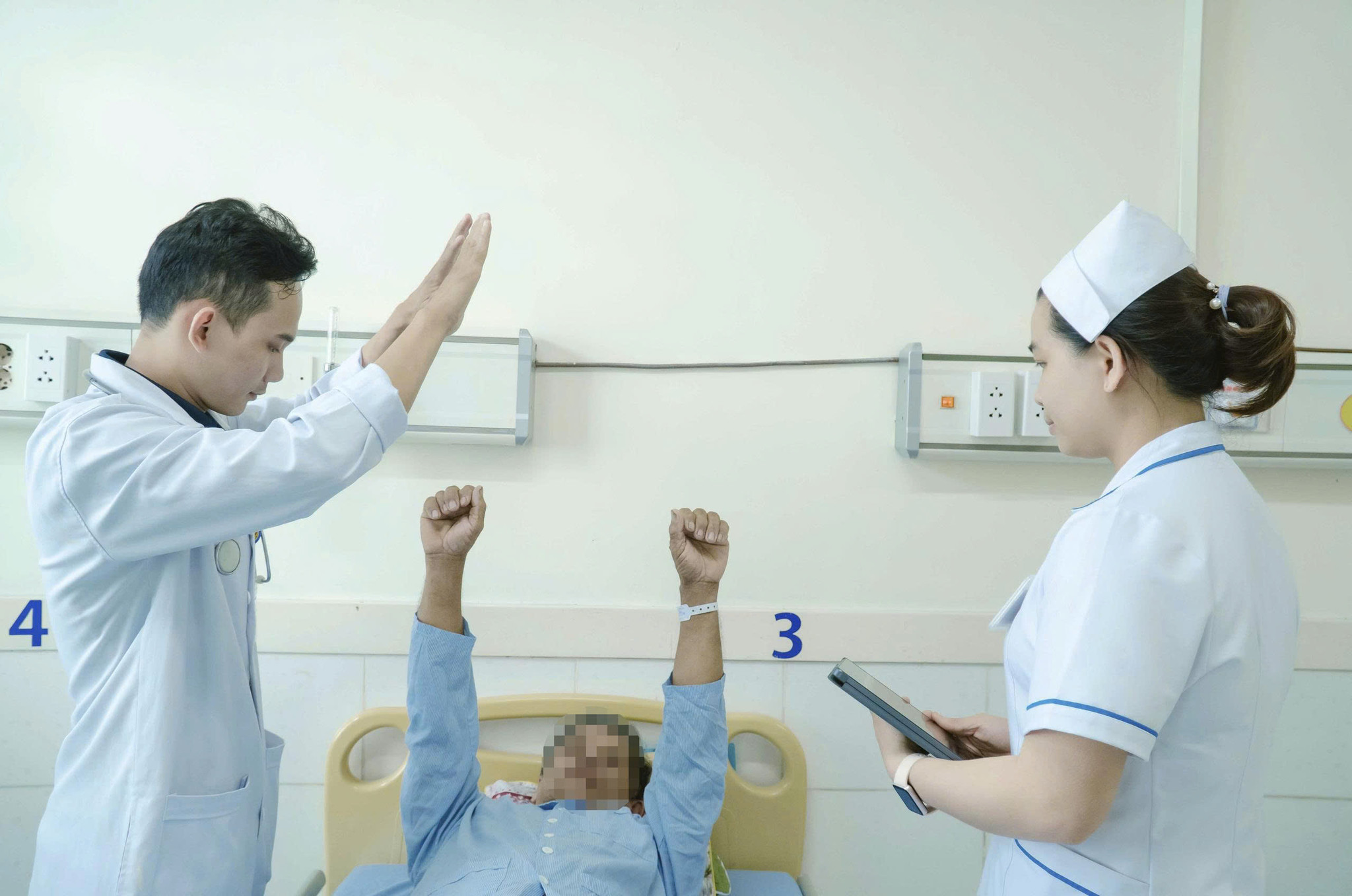 Ngã quỵ giữa đồng, người đàn ông 69 tuổi được cứu nhờ tiêu sợi huyết