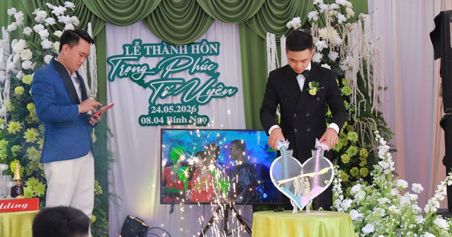 Đám cưới vắng cô dâu, chú rể một mình làm lễ, hai họ khóc vì thương