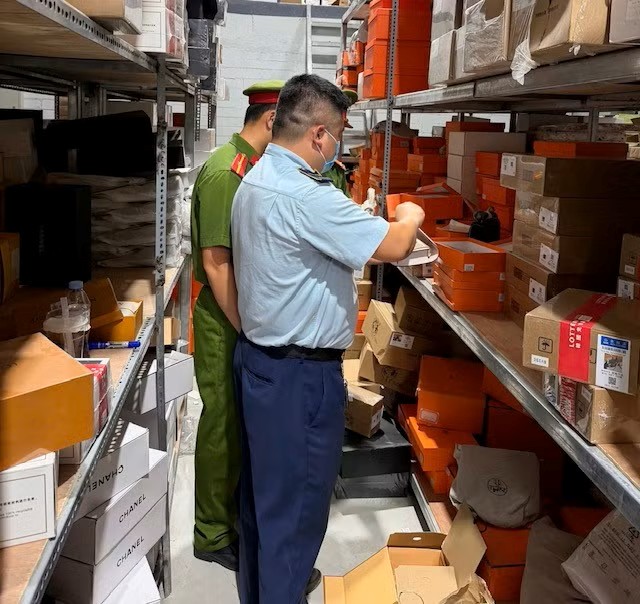 Ra quyết định khởi tố chủ shop Nguyễn Thị Hương SN 1985  - Ảnh 1.