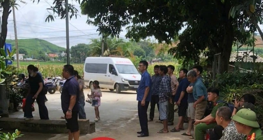 Hai vợ chồng bị điện giật tử vong khi lau bể cá cảnh