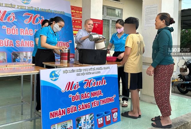 Mô hình đổi rác lấy cháo được triển khai ở Quảng Ngãi