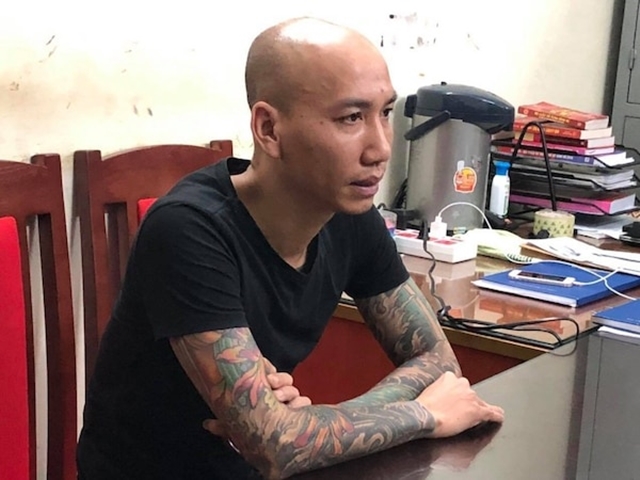 Quá khứ không phải ai cũng biết của Phú Lê: Mặc ‘long bào’ đi từ thiện, từng ngồi tù 8 năm vì tội gì?