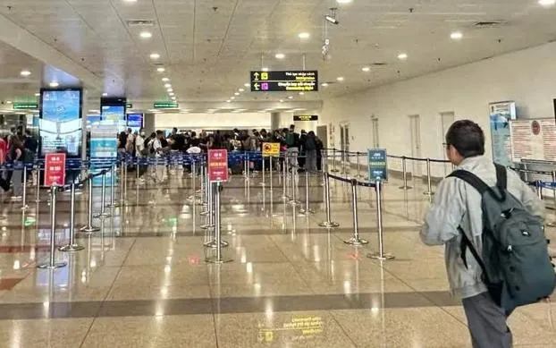 Sân bay Nội Bài hứng “bão 1 sao”