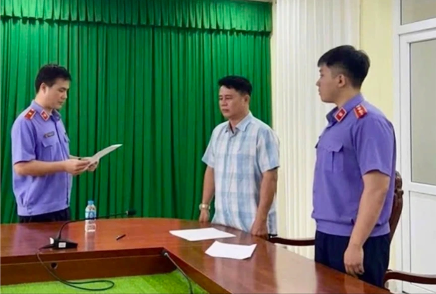 Nhóm cựu cán bộ ‘đổi trắng thay đen’ hồ sơ vụ tai nạn khiến vụ nữ sinh tử vong ở Vĩnh Long như thế nào?