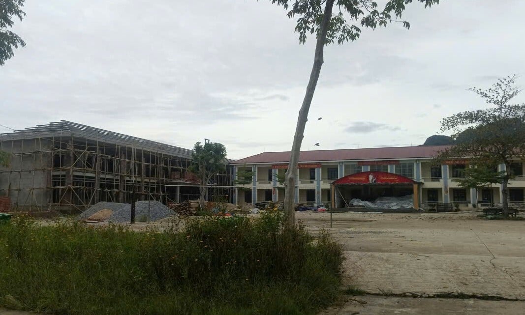 Tham gia đường dây cá độ bóng đá, hiệu trưởng bị đình chỉ chức vụ