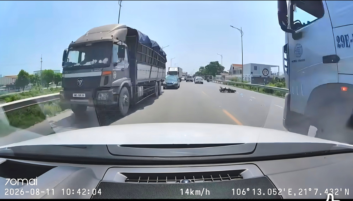 Xe đầu kéo lấn làn, tông xe máy khiến hai vợ chồng tử vong thương tâm