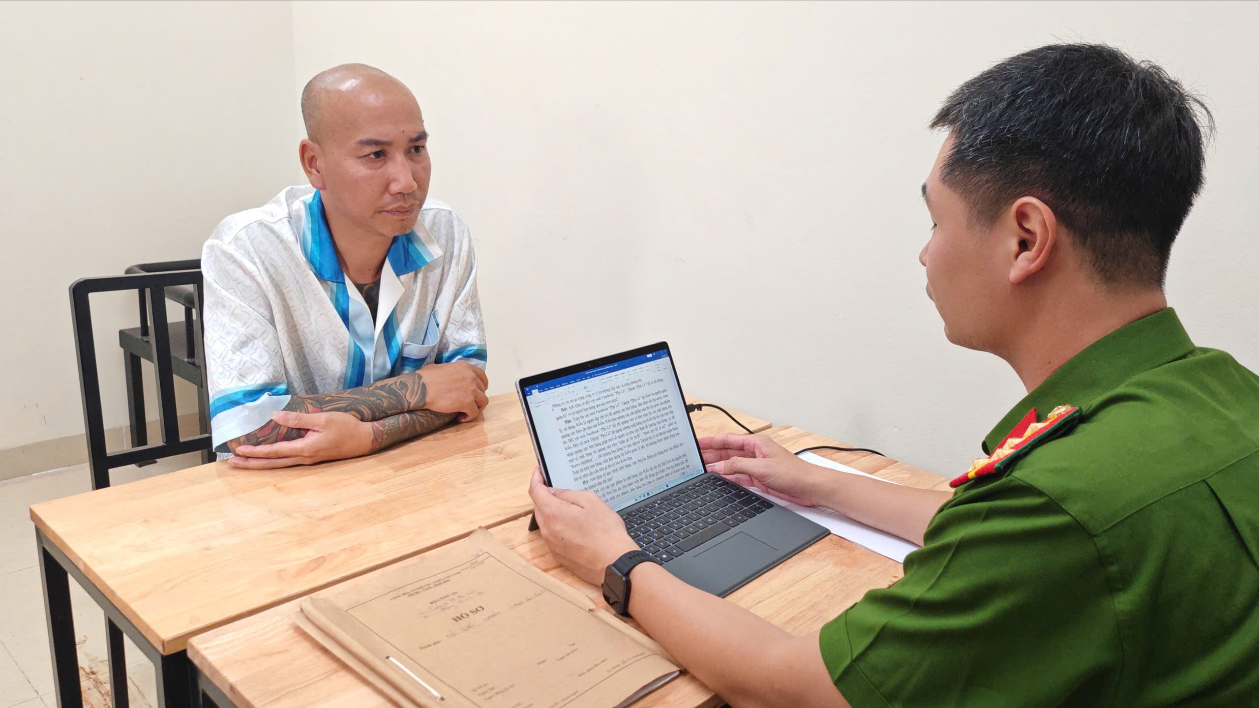Lời khai của Phú Lê sau khi bị bắt, ‘giang hồ mạng’ thú nhận chưa từng dùng nhưng tin vợ nên quảng cáo