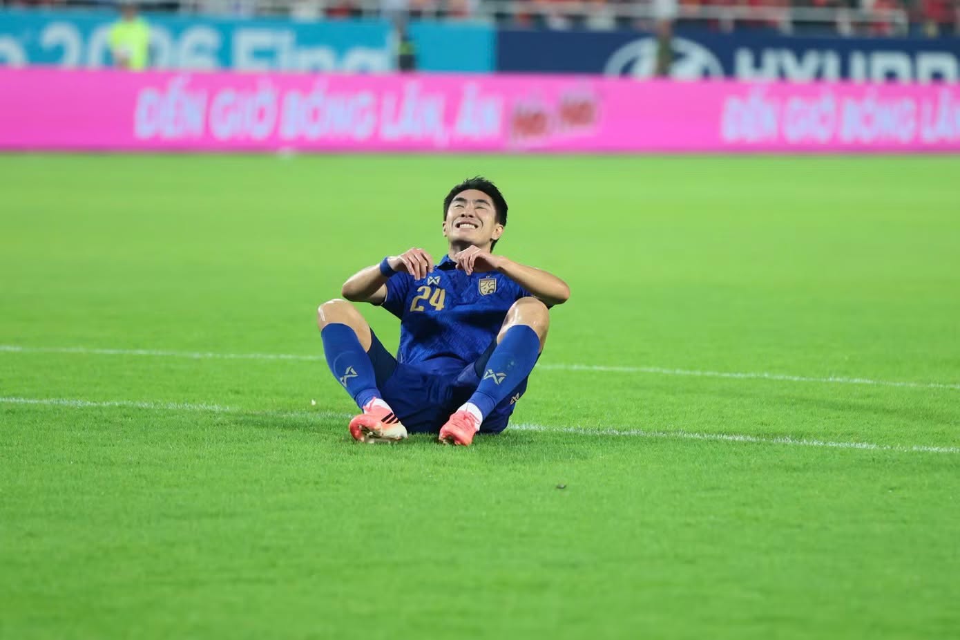 Cầu thủ Thái Lan “đốt lưới nhà” ở chung kết ASEAN Cup lần đầu lên tiếng