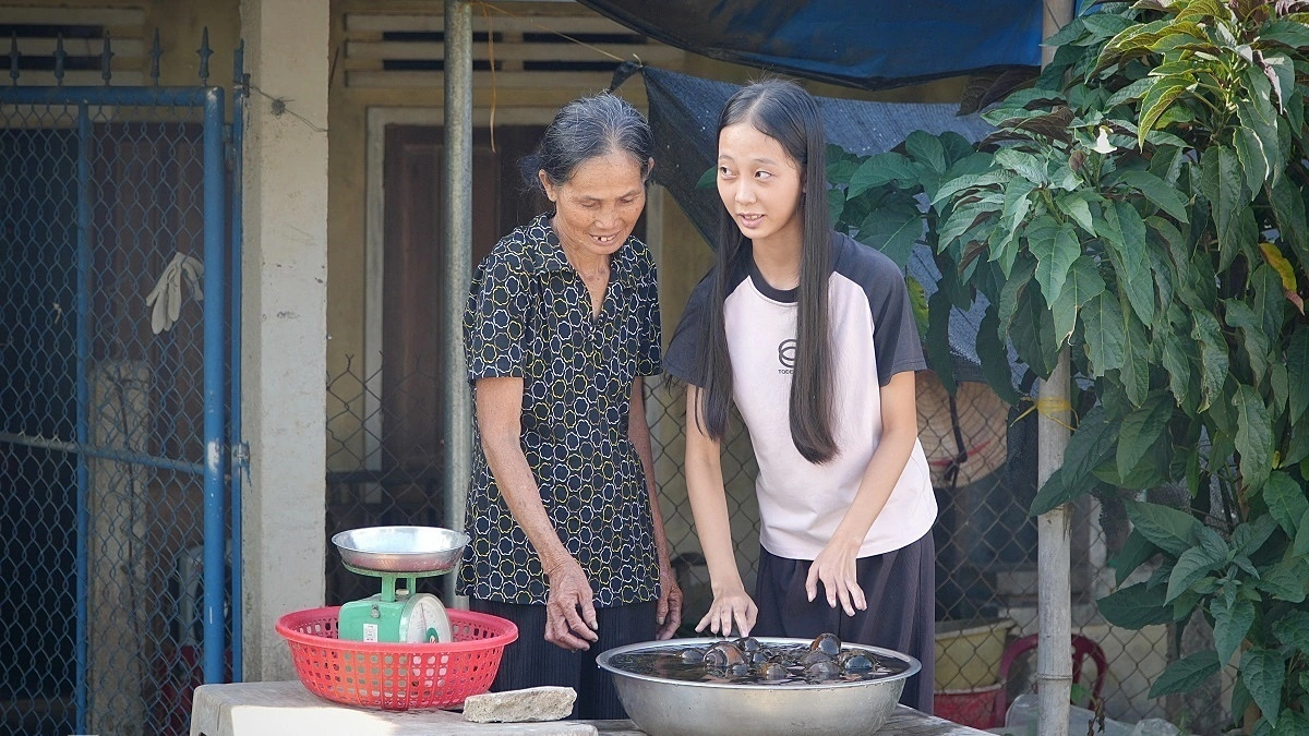 Cô bé mồ côi thành thủ khoa đại học