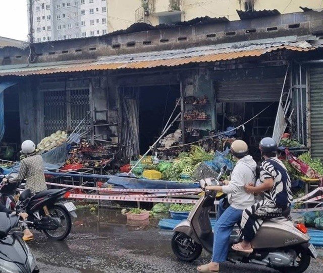Vụ cháy ki-ốt bán rau ở TPHCM: Hai vợ chồng tử vong, nghi án phóng hỏa gây xót xa
