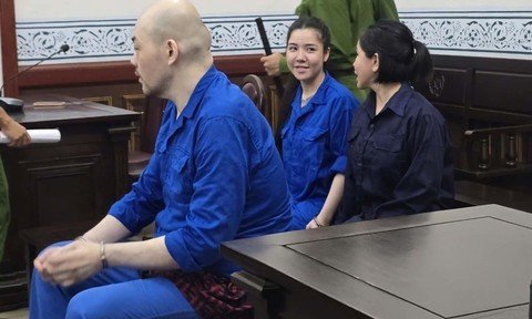 Nhà hàng ở TP.HCM cho tiếp viên bán dâm để tăng doanh thu