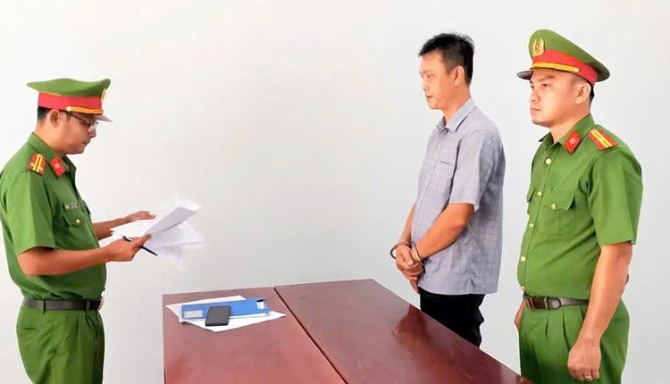 Bắt tạm giam người đàn ông phát tán 6 clip nhạy cảm nhằm làm nhục bạn gái