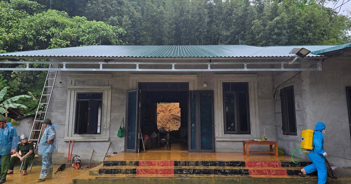 Đất đá sạt lở vùi lấp nhà dân lúc rạng sáng, 3 người tử vong