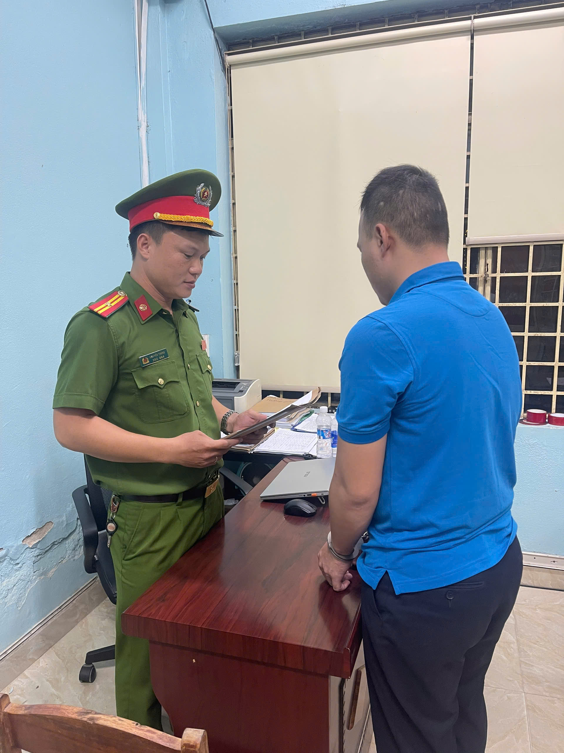 Công an bất ngờ kiểm tra hàng trăm người thuộc 3 công ty nước ngoài - Ảnh 6.