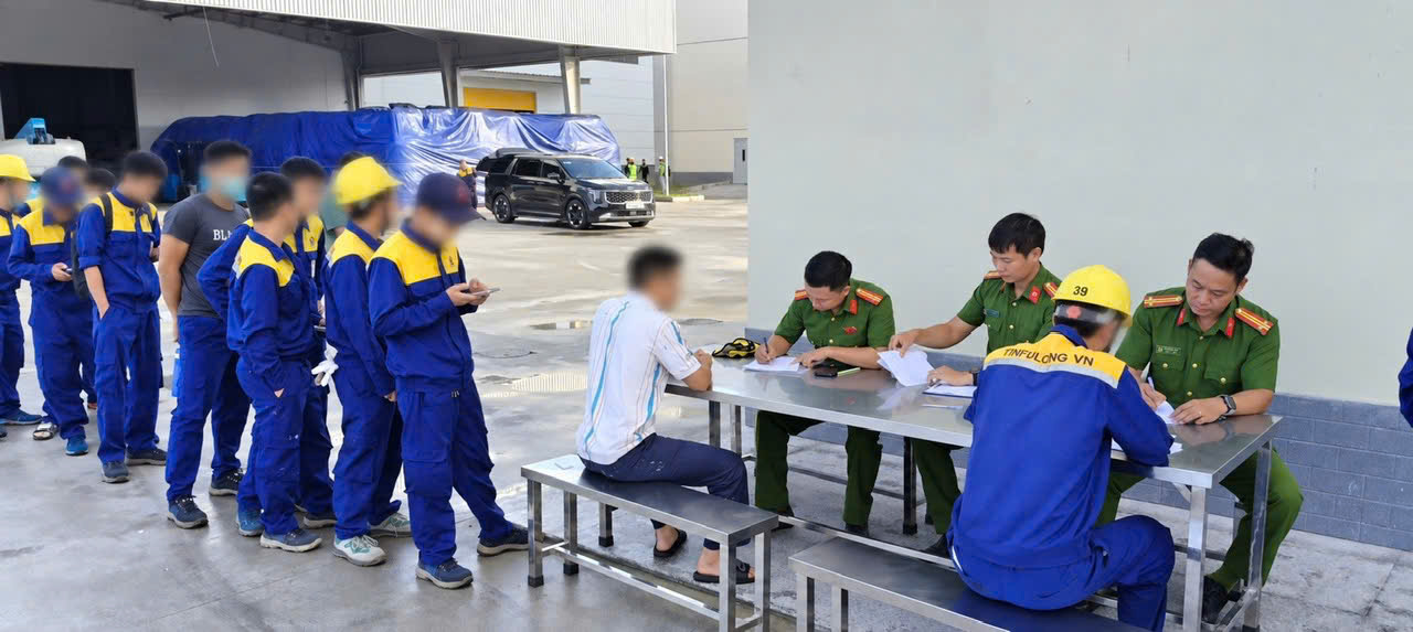 Công an bất ngờ kiểm tra hàng trăm người thuộc 3 công ty nước ngoài - Ảnh 4.