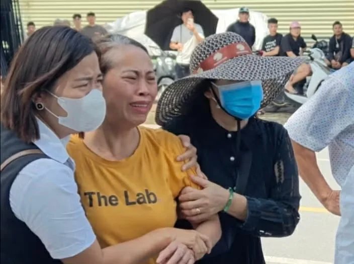 Ba năm sau ngày mất chồng, người mẹ nghẹn ngào đón nam sinh Đại học Mỏ – Địa chất về sau 10 ngày xa nhà