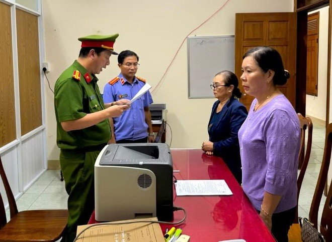 Khởi tố 6 cựu giáo viên tiếp tay rút ruột nửa tỷ đồng ngân sách