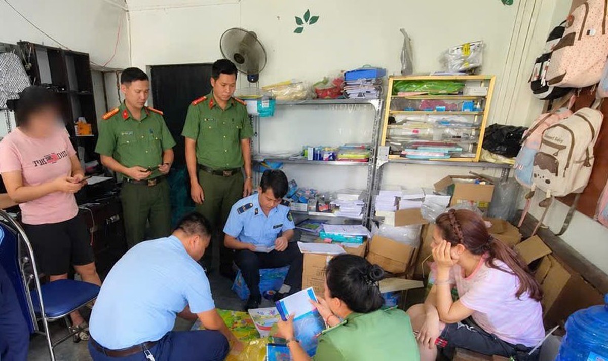 Cơ sở photocopy bi kiểm tra sau lời mời gọi “Không mua được sách cho con thì qua quán em in”