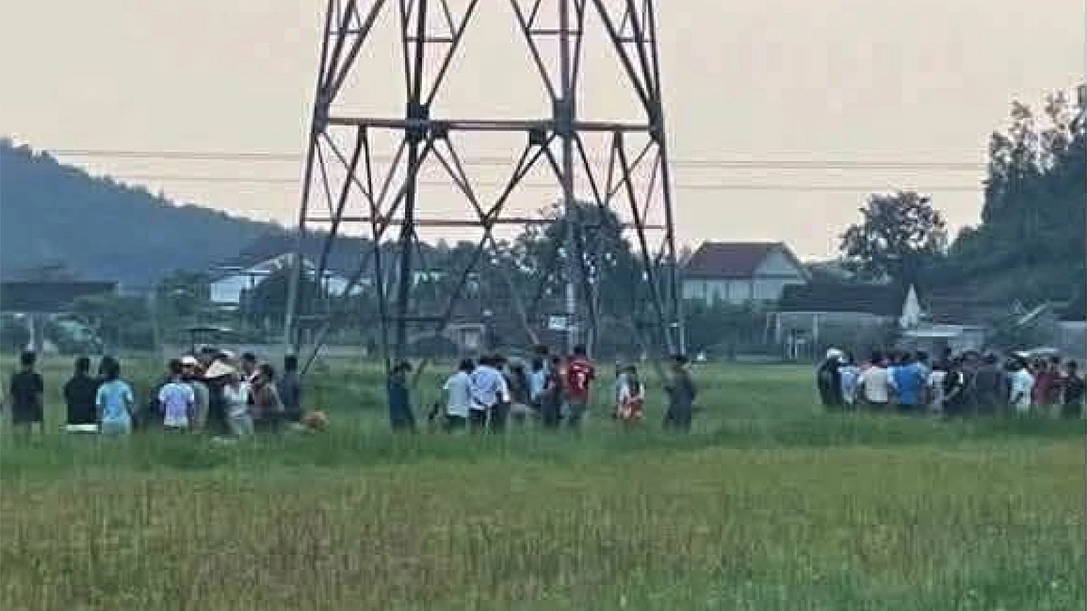 Tử vong khi gỡ đồ mắc gần dây điện