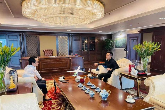 Bất ngờ mối quan hệ của Tuấn Hưng và ông Trịnh Văn Quyết, vì sao nam ca sĩ gọi tên đối phương sau khi sang Mỹ?