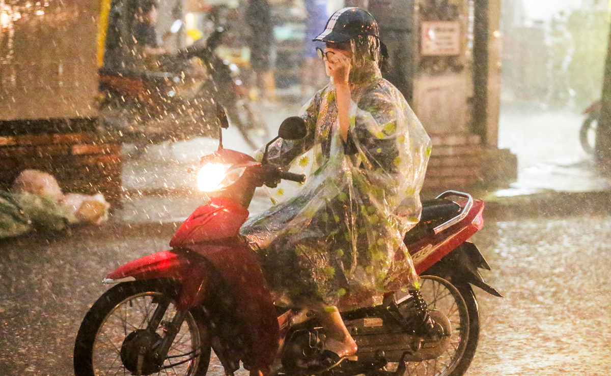 Hai kịch bản mưa lớn sắp xảy ra ở miền Trung