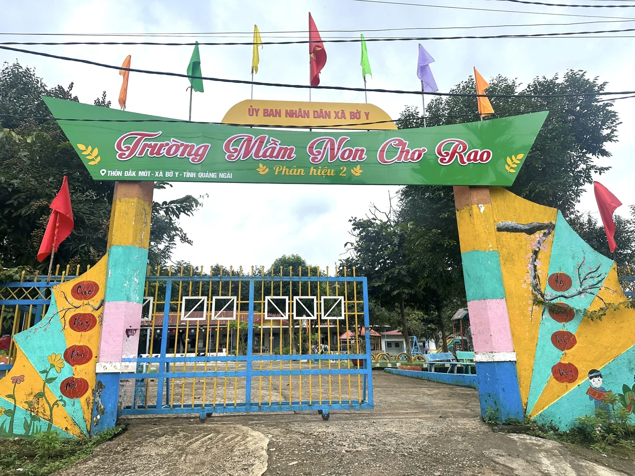 Sau khi phản ứng vì xuống làm giáo viên, nguyên hiệu trưởng ở Quảng Ngãi nhận công việc mới