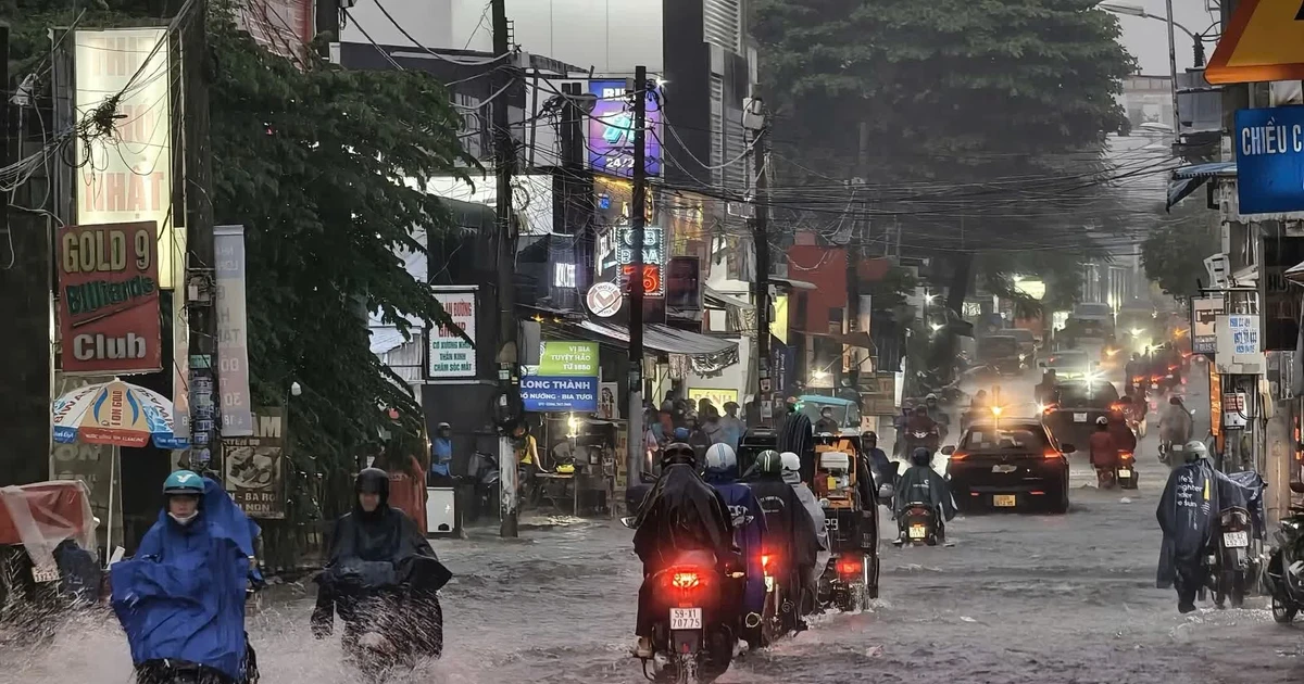 Mưa lớn quay lại Nam Bộ, miền Trung