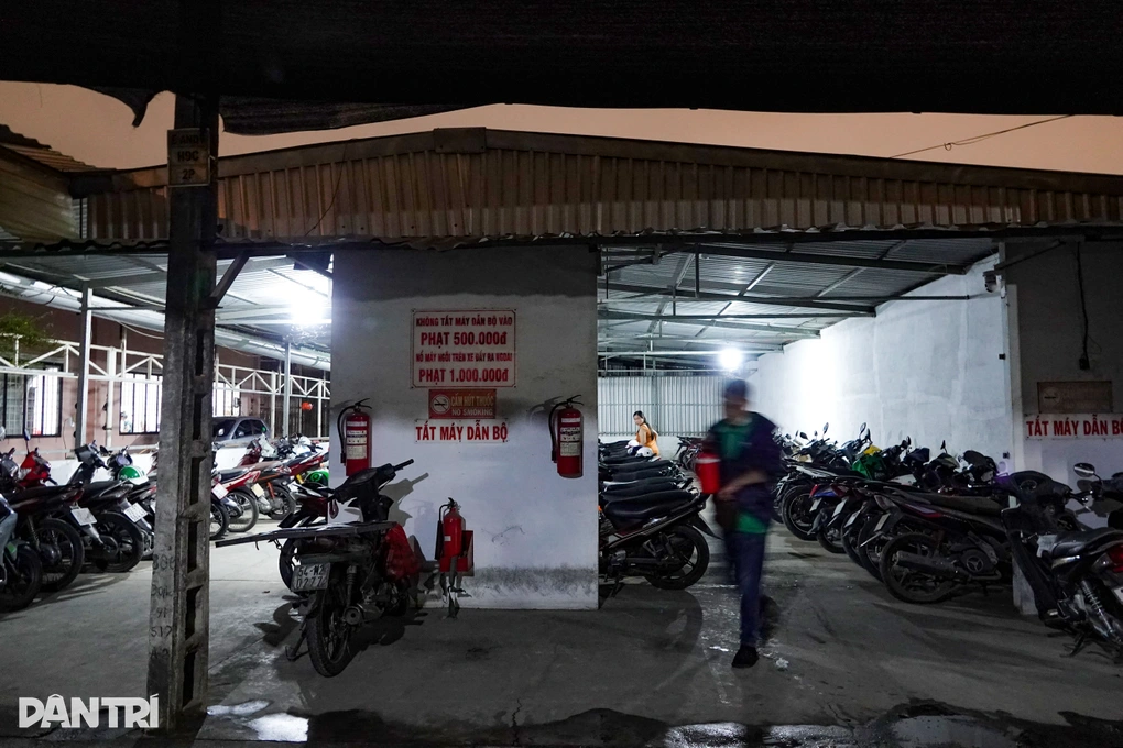 Xót tháng lương, công nhân không về quê, ở lại nhà trọ chật xuyên lễ 2/9