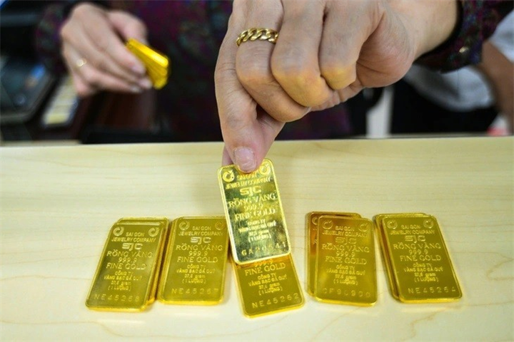 Tối (4/9): Giá vàng tiếp đà tăng mạnh