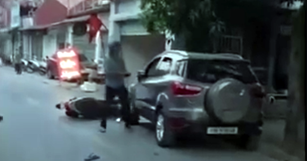 Điều tra vụ người đàn ông đâm liên tiếp người trong ô tô giữa phố Hà Nội